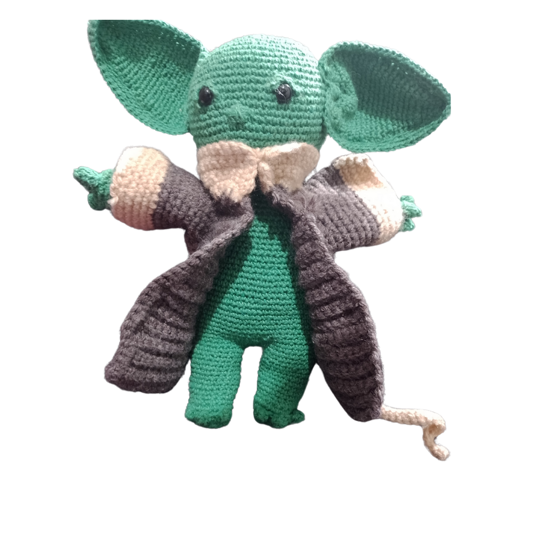 "Boneco Amigurumi Yoda – Um Mestre Jedi na Sua Coleção!"