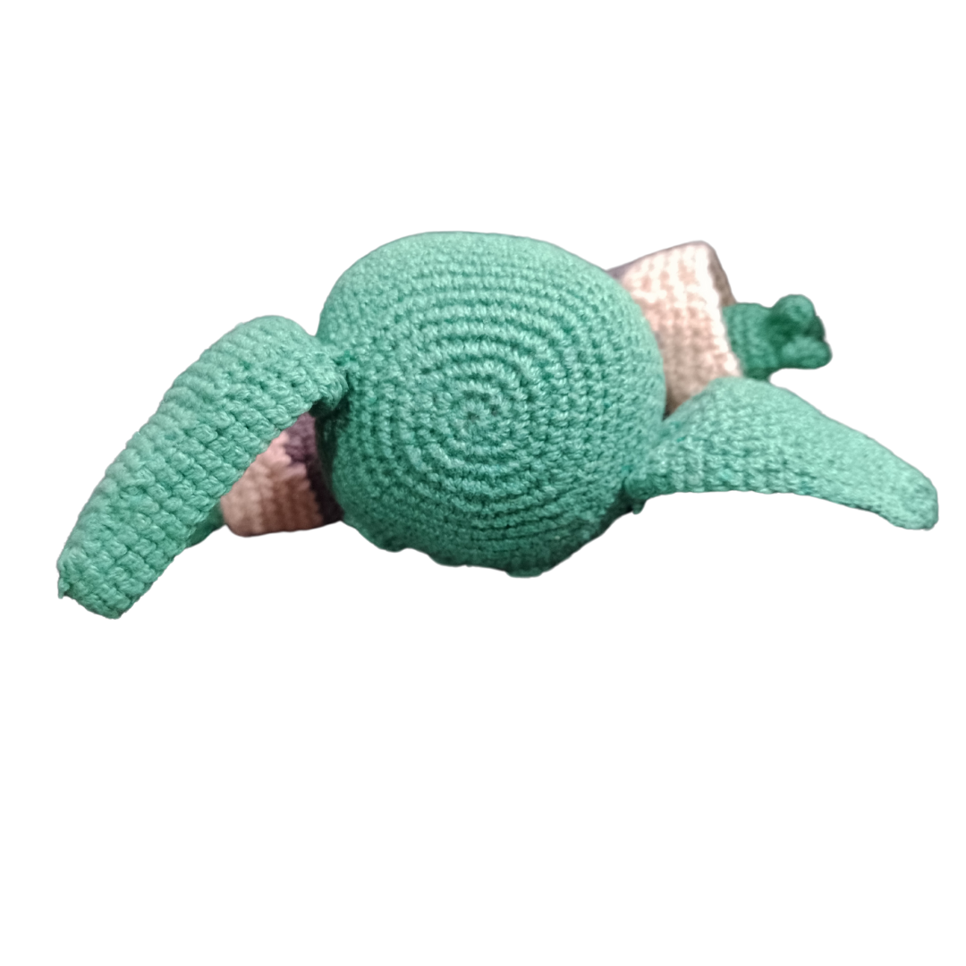 "Boneco Amigurumi Yoda – Um Mestre Jedi na Sua Coleção!"